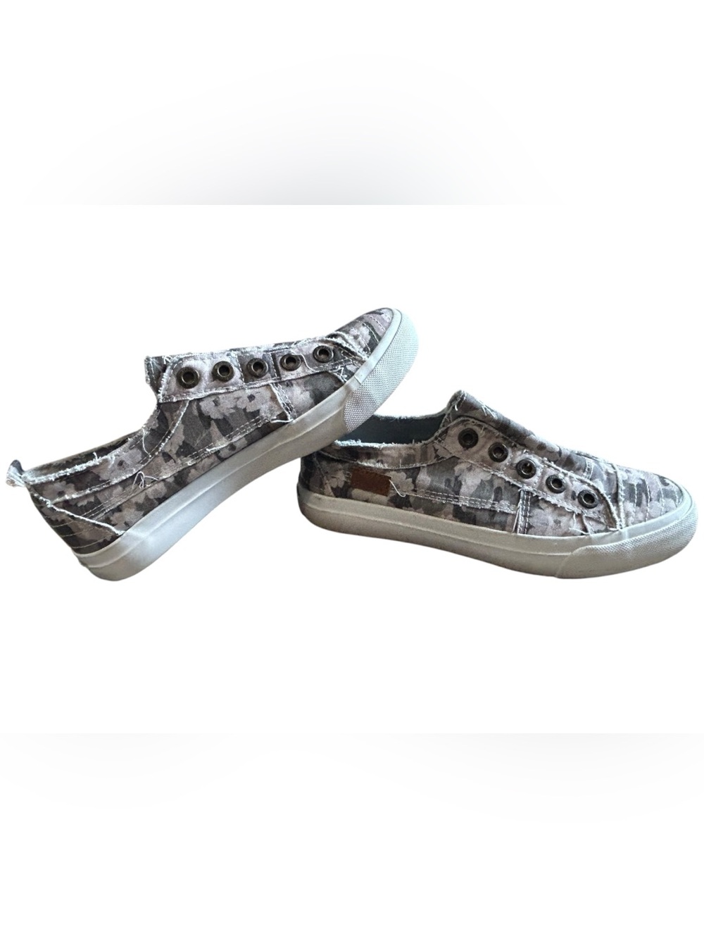Blowfish Malibu Slip On Shoes Womens 6.5 Gray Floral Canvas Casual - Picture 2 of 11